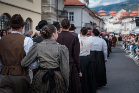 Izjemen obisk zaznamoval 50. Dneve narodnih noš in oblačilne dediščine v Kamniku (Blaž T. Muc)  (7)